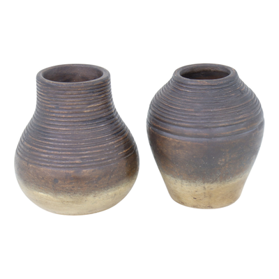 5.75” Set of 2 Terracotta Bud Vases with Grooved Lines – Sand | Ensemble de 2 vases à fleurs de 5,75 po en terre cuite avec rainures - sable