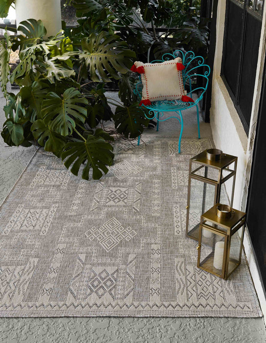 Nyra Transitional 6'6\" x 9'0\" Area Rug in Grey Indoor Area Rug