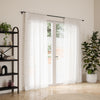 Umbra Twilight Matte Black Expandable Blackout 3/4" Curtain Rod - 66"-144" | Tringle à rideaux coupe-lumière extensible Twilight de Umbra noir mat de 3/4 po - 66 po à 144 po