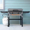Blackstone 28" Iron Forged Griddle With Hood - 2311CA | Plancha en fonte de 28 pouces Blackstone avec couvercle - 2311CA
