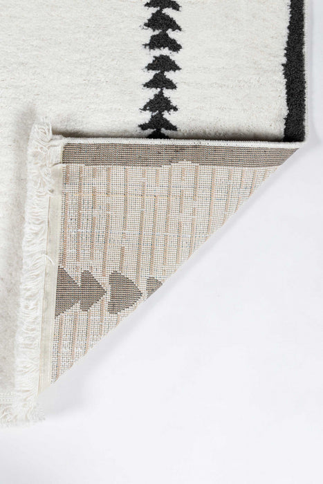 Zelda Contemporary 5'3\" x 7'2\" Area Rug in Ivory Indoor Area Rug