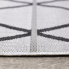 Jackson Diamond Indoor/Outdoor Area Rug - 5'3" x 7'7"|Carpette Jackson à motif de diamants pour l’intérieur et l'extérieur - 5 pi 3 po x 7 pi 7 po