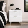 Elara Contemporary 18" Solid Wood Nightstand in White (2-Drawer) | Table de nuit contemporaine Elara 18" en bois massif blanc (2 tiroirs)
