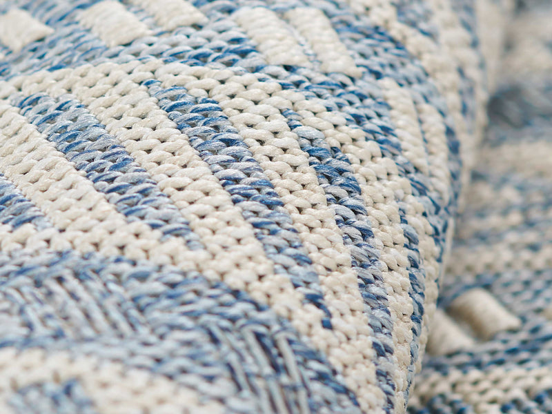 Livia Transitional 5'3\" x 7'0\" Area Rug in Blue Indoor Area Rug