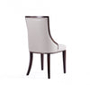 Grand Traditional Wood Upholstered Dining Chair in Light Gray - Set of 4 | Grand fauteuil de salle a manger traditionnel en bois avec revetement en tissu gris clair - Lot de 4