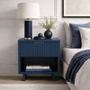 Elara Contemporary 18" Solid Wood Nightstand in Midnight Blue (1-Drawer) | Table de nuit contemporaine Elara 18" en bois massif bleu minuit (1 tiroir)