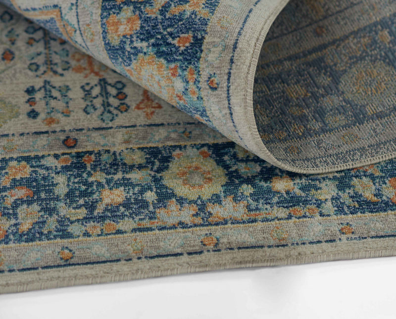 Kinsley Traditional 5'3\" x 7'3\" Area Rug in Blue Indoor Area Rug