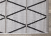 Jackson Diamond Indoor/Outdoor Area Rug - 5'3" x 7'7"|Carpette Jackson à motif de diamants pour l’intérieur et l'extérieur - 5 pi 3 po x 7 pi 7 po