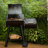 Broil King Regal Charcoal Offset 400 Charcoal Grill and Offset Smoker in Black | Broil King Regal Charbon Offset 400 Grill charbon et fumoir decale en noir