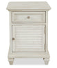 Newman  18" Traditional Chairside Table with Storage - Alabaster White Pine|Table de fauteuil traditionnelle Newman de 18 po avec rangement - pin blanc albâtre