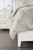 Gardenia Wynd 3-Piece King Comforter Set - Oatmeal | Ensemble d'édredon Gardenia Wynd 3 pièces écru pour très grand lit