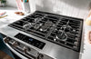 Whirlpool 30" 5 Cu. Ft. Gas Range with Air Cooking - Black - WSGS5030SB | Cuisinière à gaz Whirlpool de 5 pi³ et de 30 po avec cuisson à air - noire - WSGS5030SB