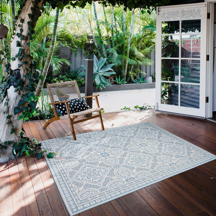 Neisha Traditional Light Blue Rug 6'7\" X 9'6\" Area Rug