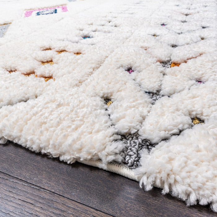 Lola Diamond Motif 8x11 Area Rug