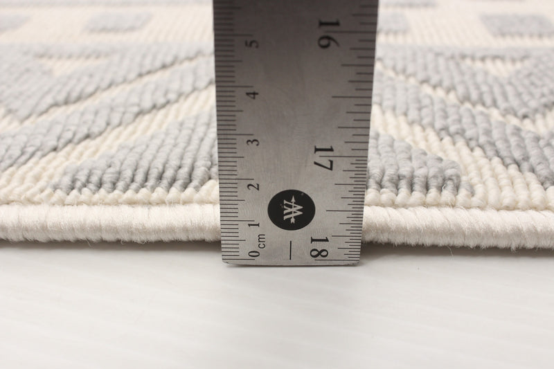 Gaia Light Grey 4'7\" x 6'7\" Area Rug