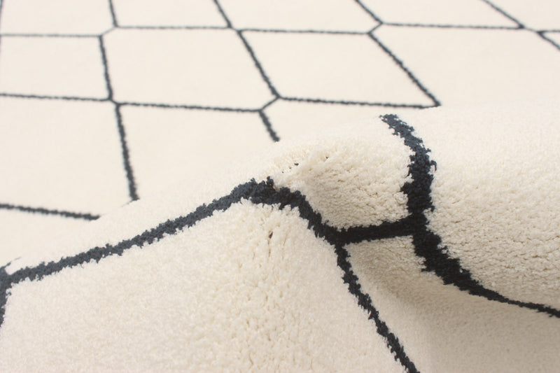 August White-Navy 5'3\" x 7'3\" Area Rug