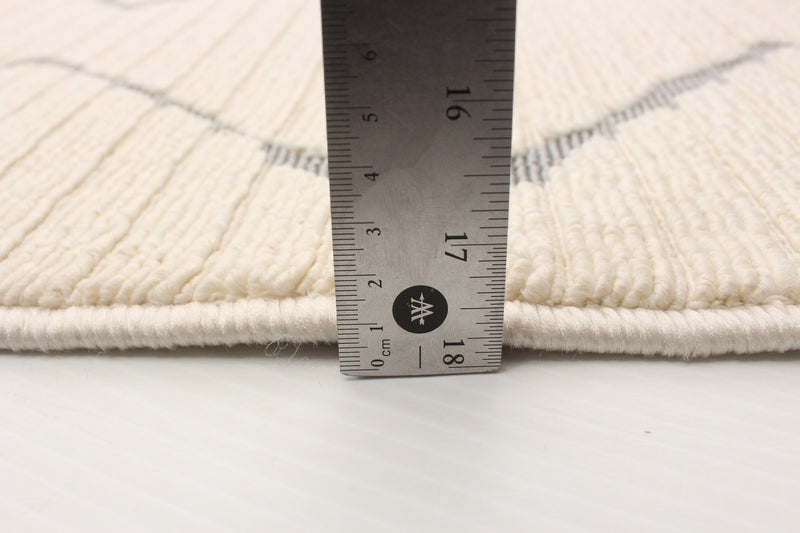 Kimi Ivory 4'7\" x 6'7\" Area Rug
