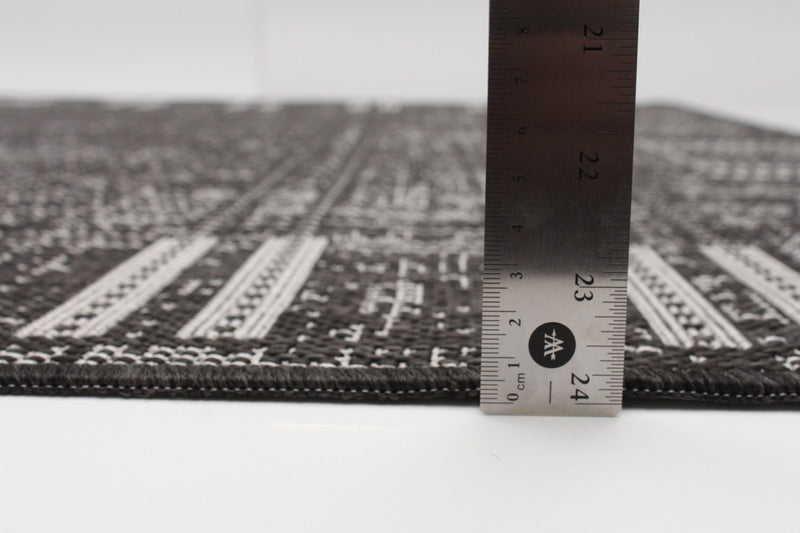 Joni Black Area Rug - 4'4\" X 6'5\" 