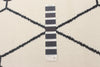 August White-Navy 5'3" x 7'3" Area Rug