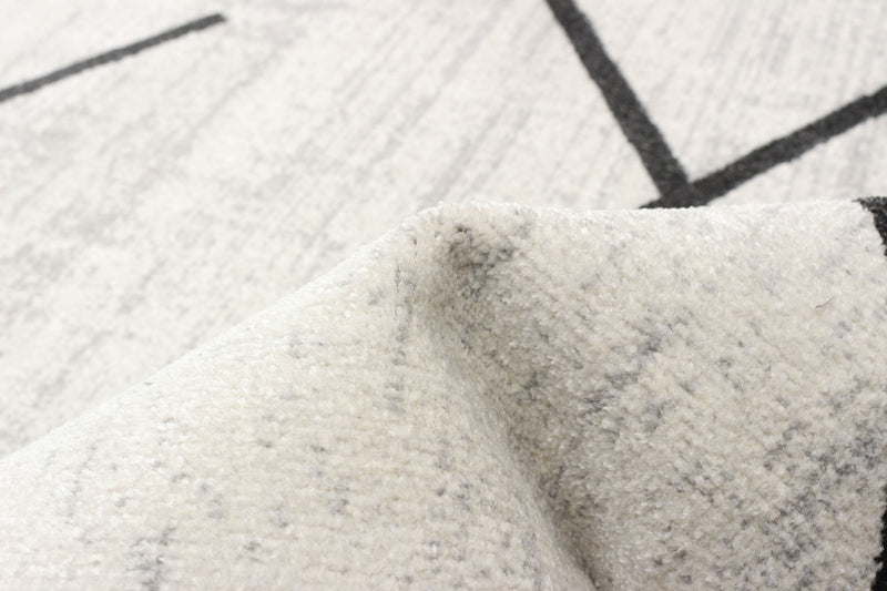 Damali Ivory/Black Machine Washable Area Rug - 5'0\" x 7'0\"