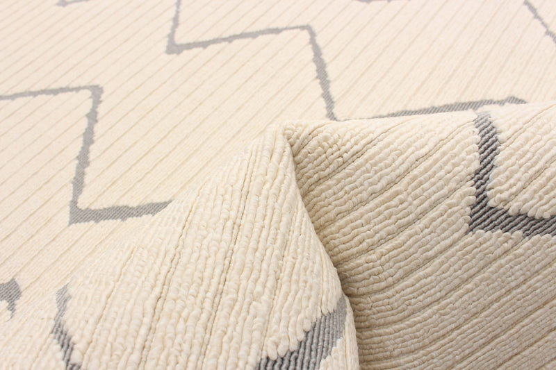 Kimi Ivory 2'8\" x 4'11\" Area Rug