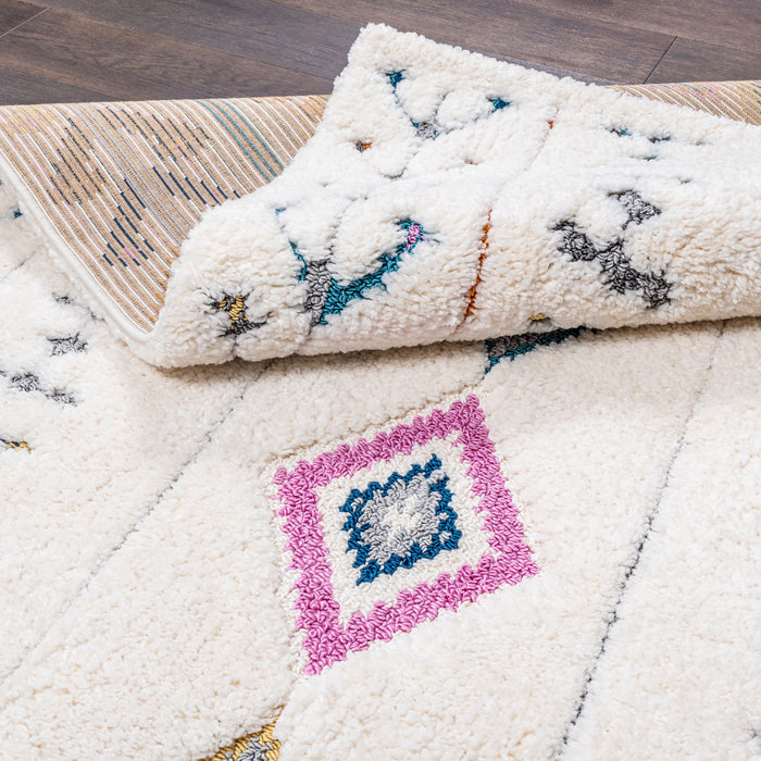 Lola Diamond Motif 8x11 Area Rug