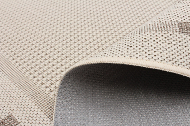 Clementine Ivory Area Rug - 4'4\" X 6'5\" 